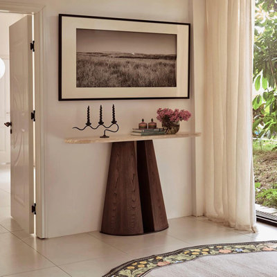 Console lisse et élégante