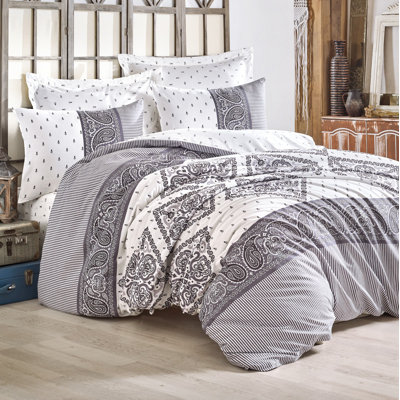 Guarino Damask Duvet Cover Set with Pillowcases