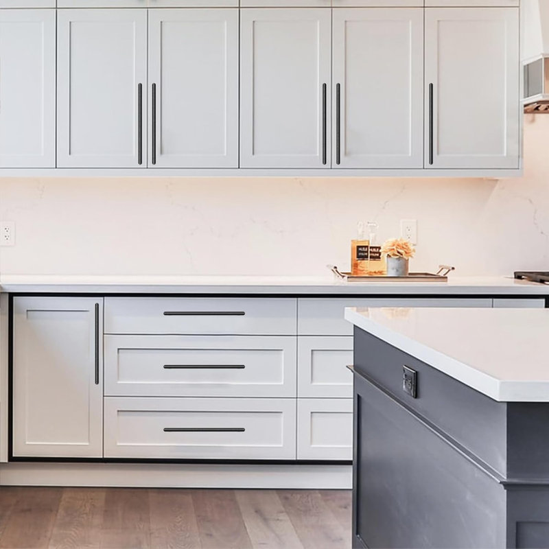 Paquet de 10 poignées d'armoire, poignée moderne en alliage de zinc pour la cuisine et la salle de bain, trou central de 3,75 po, poignées de tiroir ambidextre durables