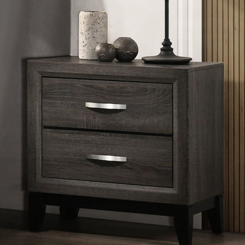 2 tables de chevet grises patinées pour une élégante décoration de chambre à coucher dans un cadre paisible