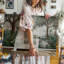 Toile, intérieur de chambre de bébé sereine, avec un lit de bébé blanc et un art mural-411932708