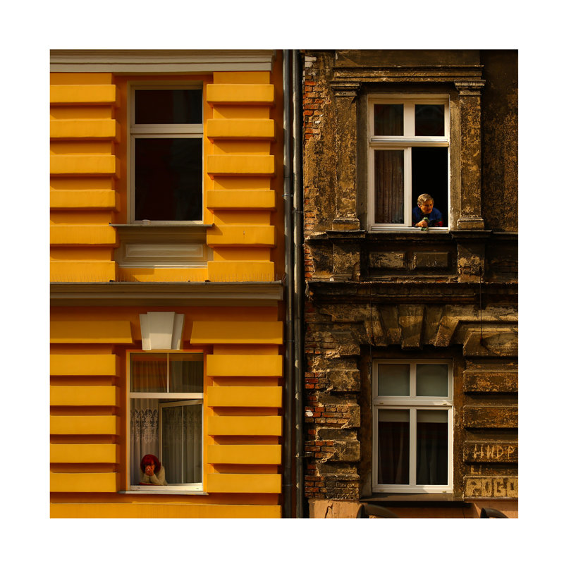Anna Niemiec City Chessboard Canvas Art, H 14 po x l 14 po