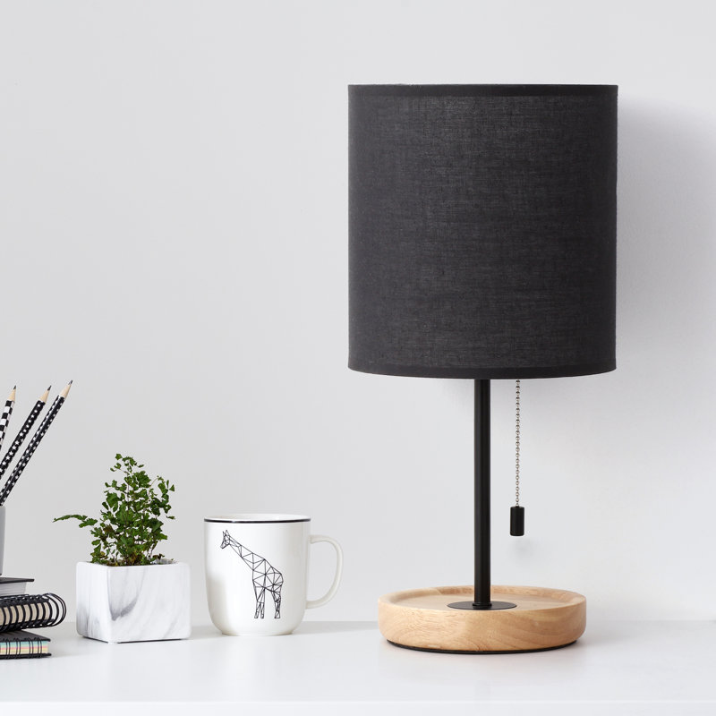 Lampe de table en bois avec abat-jour en lin noir