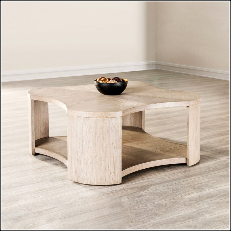 Table basse de style moderne avec rangement ouvert et roulettes, structure en bois d'hévéa au fini chêne pour une utilisation polyvalente