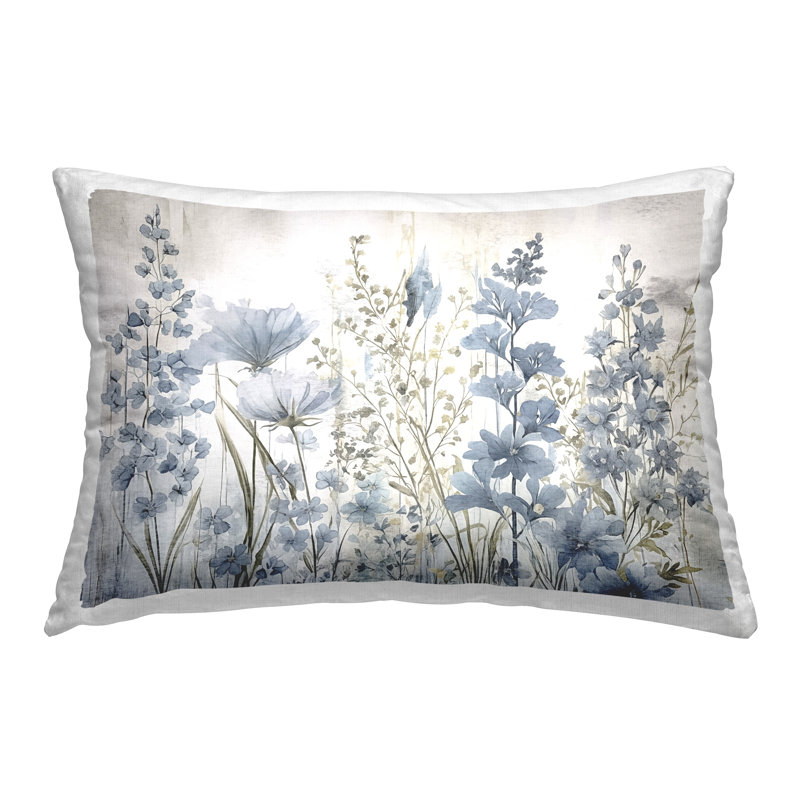 Coussin décoratif imprimé "Blue Nature Blooms" par Sasha