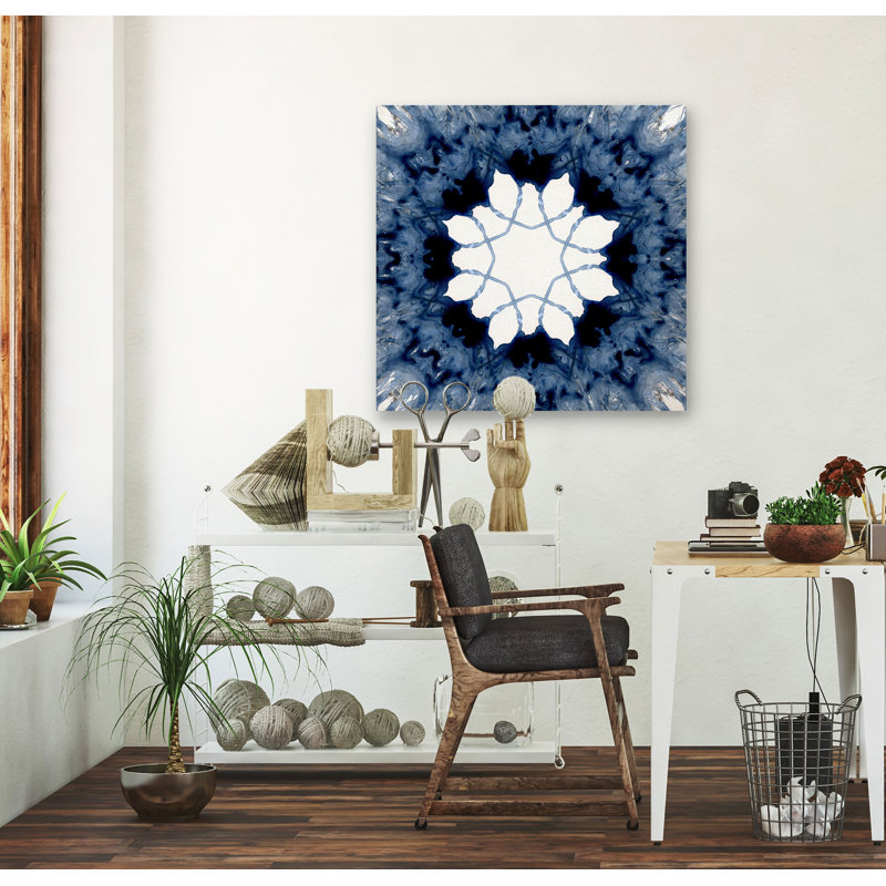 «Indigo Kaleidoscope I», impression sur toile tendue, H 24 po x l 24 po x 1,5 po
