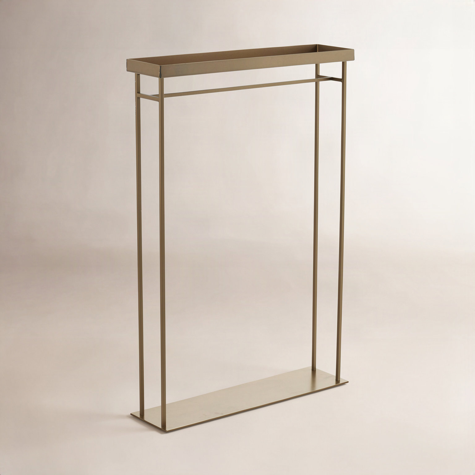 Fanny Stand, 24" H x 19.75" W x 5.5" D