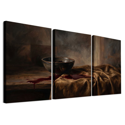 Ensemble de 3 toiles foncées avec liquide rouge sur tissu drapé