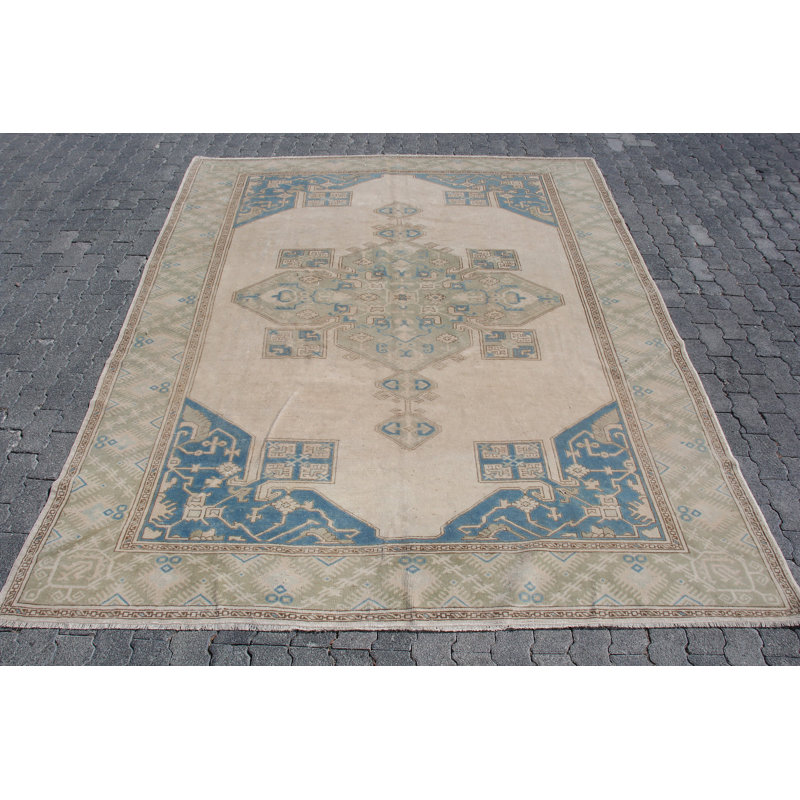 Tapis turc antique en laine avec grand médaillon beige et bleu pour une décoration rétro
