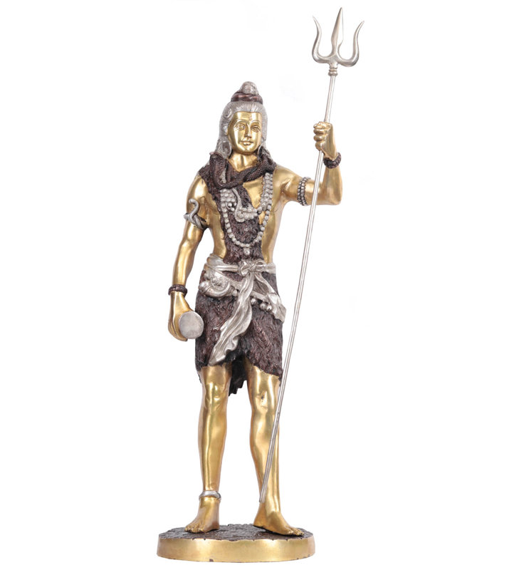 Shiva tenant un trident debout