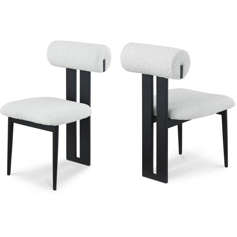 Chaise de salle à manger rembourrée Dario, Tissu crème bouclé, Noir mat