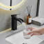 Robinet de salle de bain moderne à poignée simple et simple arc