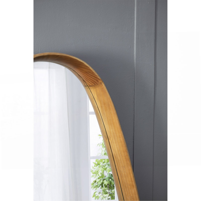 Élégant miroir irrégulier à cadre en bois pour rehausser la décoration intérieure