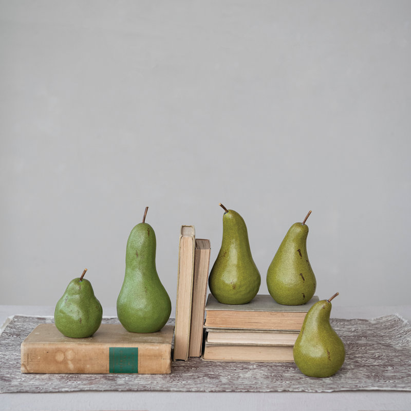Figurines de poire en grès vert