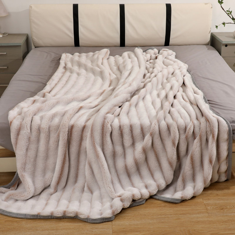 Luxury Bubble Throw Blanket Ultra-Soft Fleece 350 GSM Cozy Warm 200 x 240 cm Elegant Home Décor Sofa Bed Blanket Cream Silver