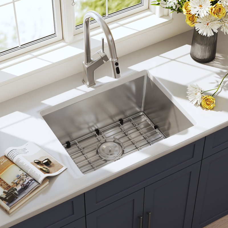 Évier de cuisine encastré à la main en acier inoxydable 304 avec crépine et grille 23 po x 18 po x 9 po Blenzia