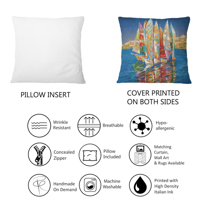 Coussin coloré à motif de voilier coloré sur un fond bleu - 1