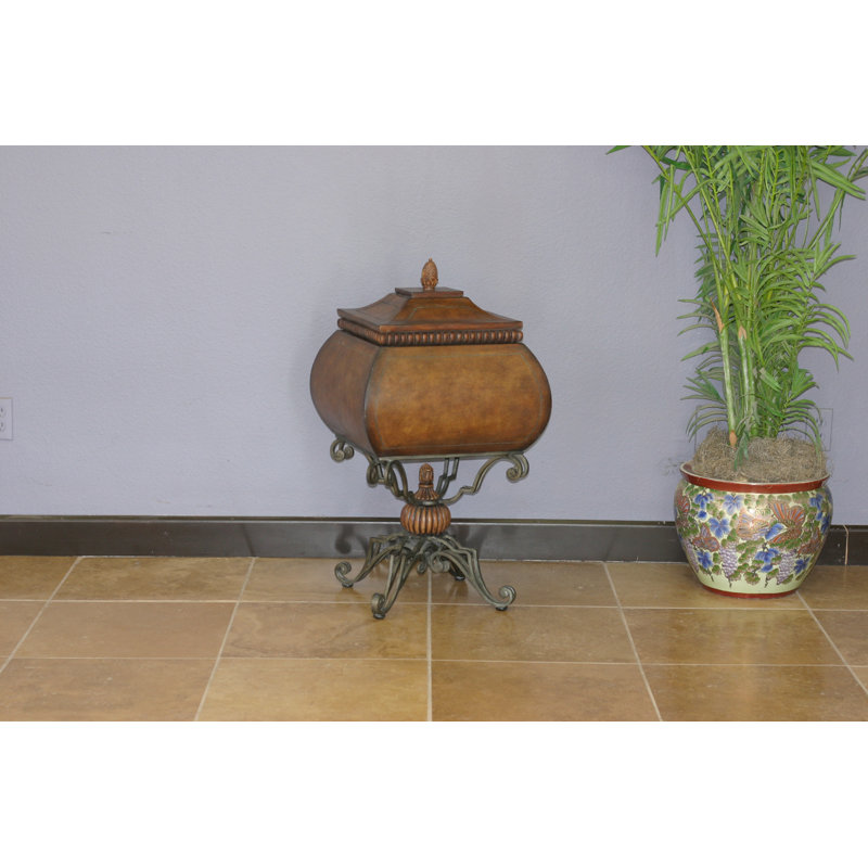 Boîte sur pied 03362C01FB8C42C0BB7071D692FF874E
