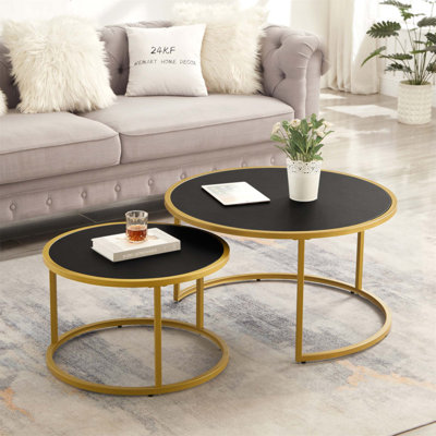 Table basse moderne en similicuir avec base en métal, parfaite pour un décor de salon élégant et polyvalent