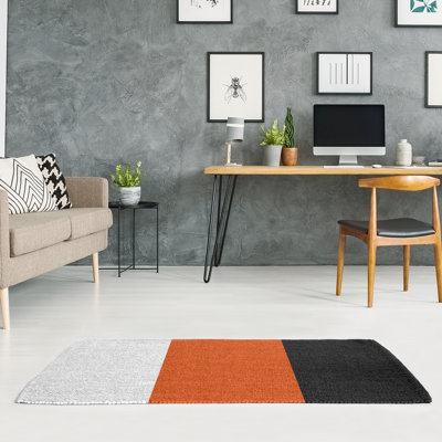 Tapis orange/noir
