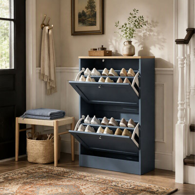 Rangement à chaussures moderne et discret avec meuble d'entrée mince pour couloir et salon
