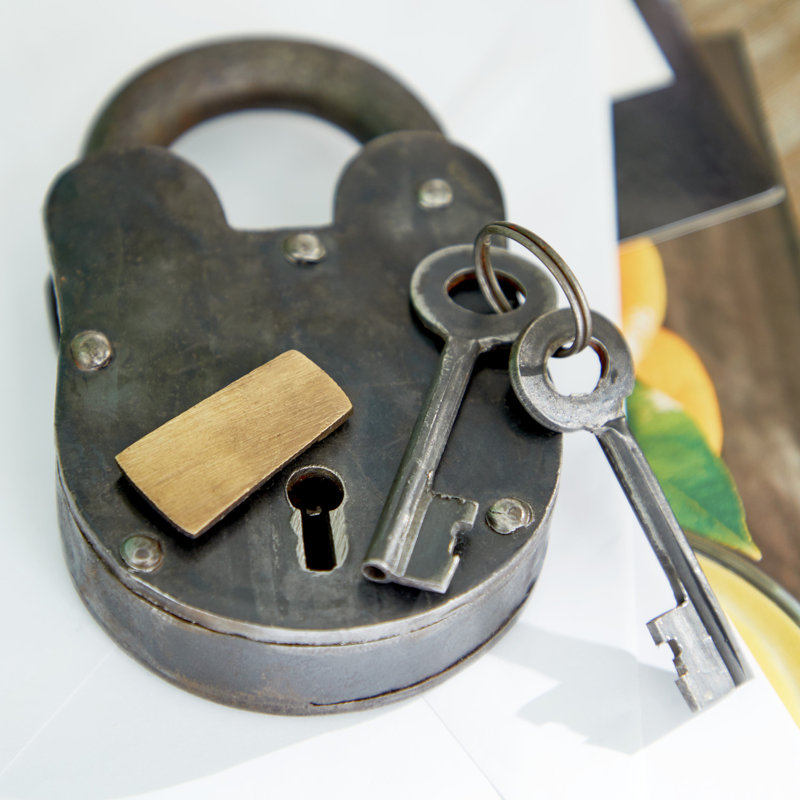 Dominick Lock And Key, 4" H x 2.5" W x 2.5" D, Distressed Gray