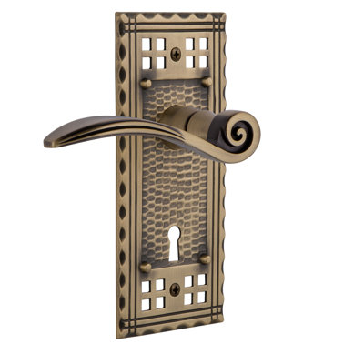 Fausse plaque simple artisanale avec trou de serrure décoratif et levier pour cygne