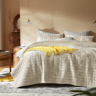 3-Piece Velvet Quilt Lightweight Comforter & 2 Pillow Shams, Checkered Pattern, Oversized 118x106 Inches, All-Season Bed Cover