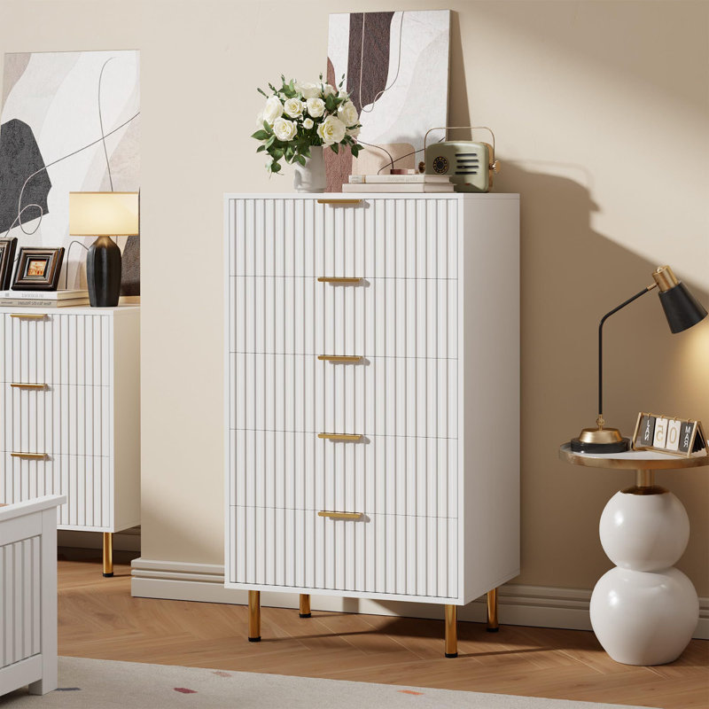 Commode Ã  5 tiroirs cannelÃ©s de 47 po de hauteur pour chambre Ã  coucher, tiroirs profonds, White