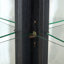 Vitrine de coin lumineuse-429561342
