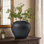 Vase de table en céramique fait à la main, texture granulaire et vase en céramique à finition mate avec glacis tacheté, texture naturelle simple et pièce de décor de style minimaliste