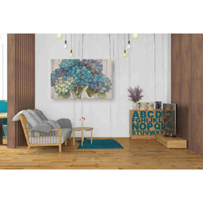 «Turquoise Hydrangea on Barn Board» par Albena Hristova, art mural sur toile