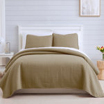 Vilano Springs ® Oversized, Light-Weight Hotel Quality Quilt Set with Matching Shams