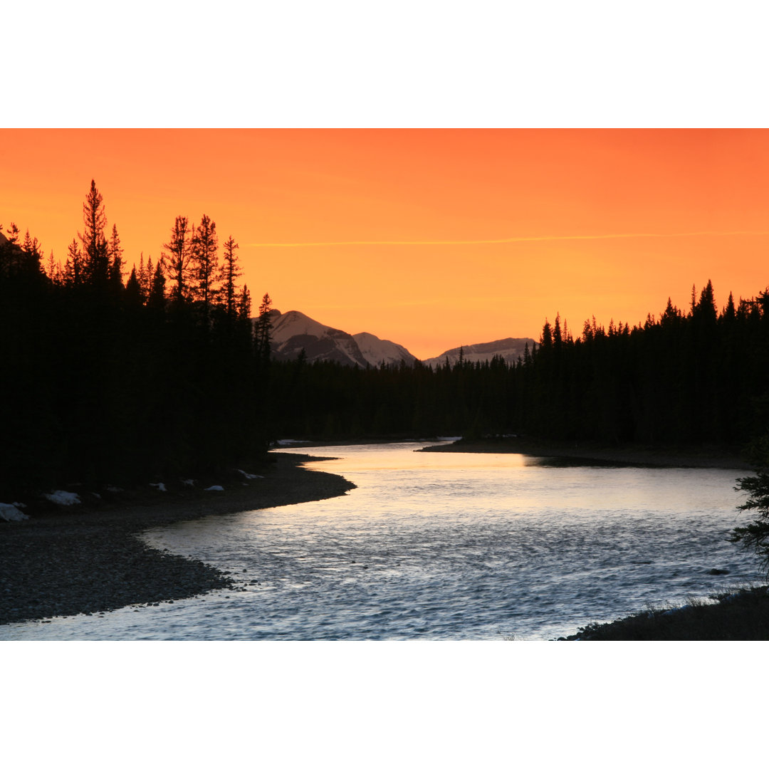 Sonnenuntergang in den Rocky Mountains und Fluss