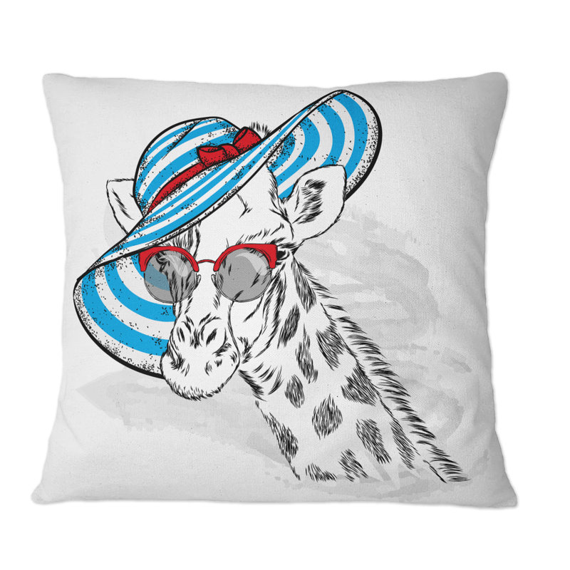 Girafe avec un chapeau bleu et des lunettes de soleil rouges - Coussin décoratif pour enfants, 18 po x 18 po
