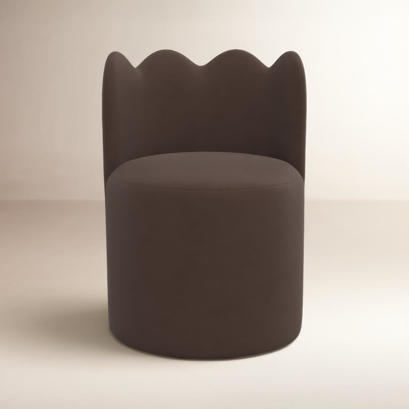 Chaise de salle à manger à dossier ondulé Dahlia, Velours chocolat classique