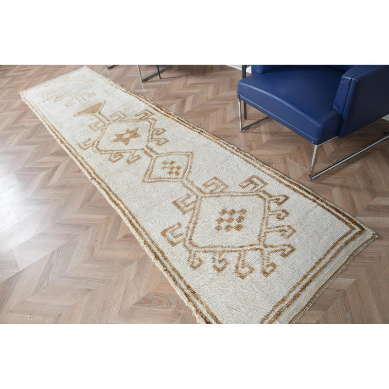 Tapis de couloir turc de style rétro crème et beige avec un motif géométrique, idéal pour décorer un long couloir