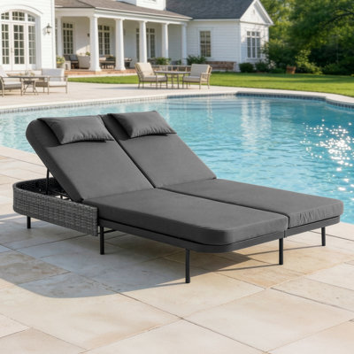 Chaise longue double pour l'extérieur en osier pour 2 personnes avec coussins, dossiers réglables à 6 positions
