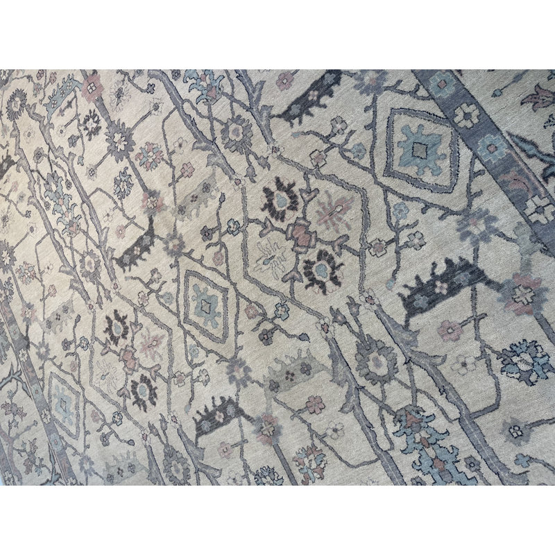 Ushak Oriental Area Rug in Ivory