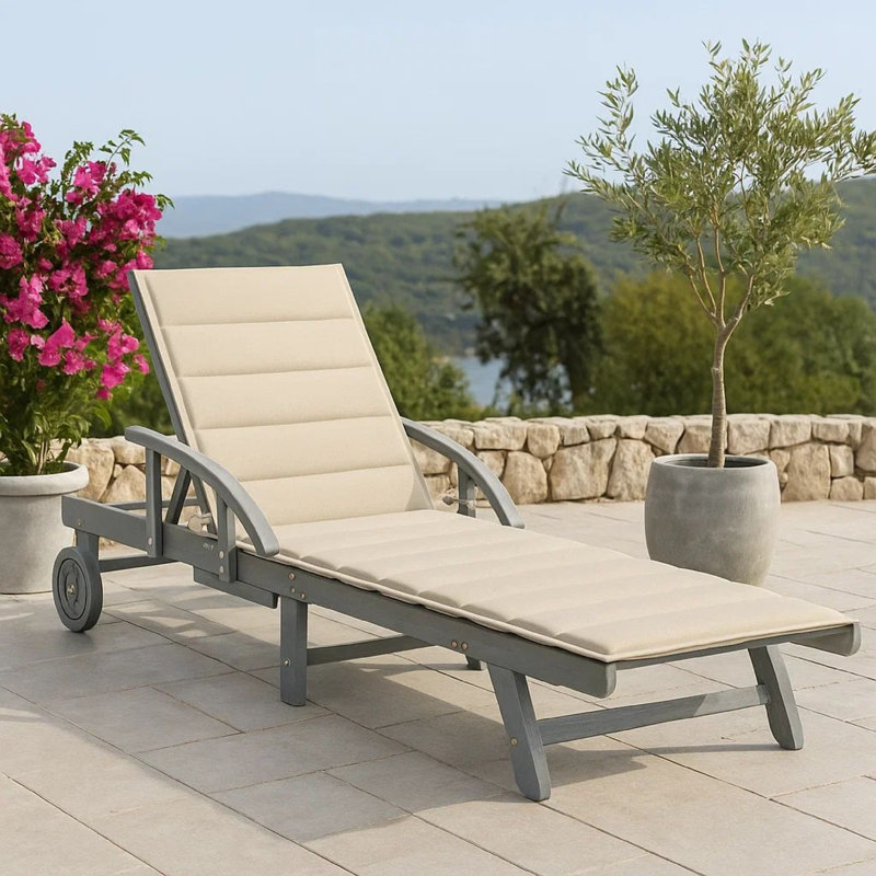 Chaise longue d'extérieur Kaye, bois d'acacia gris 79 po, polyester crème