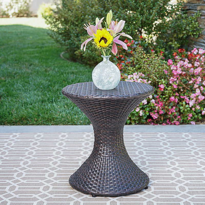 Table d'appoint d'extérieur en osier
