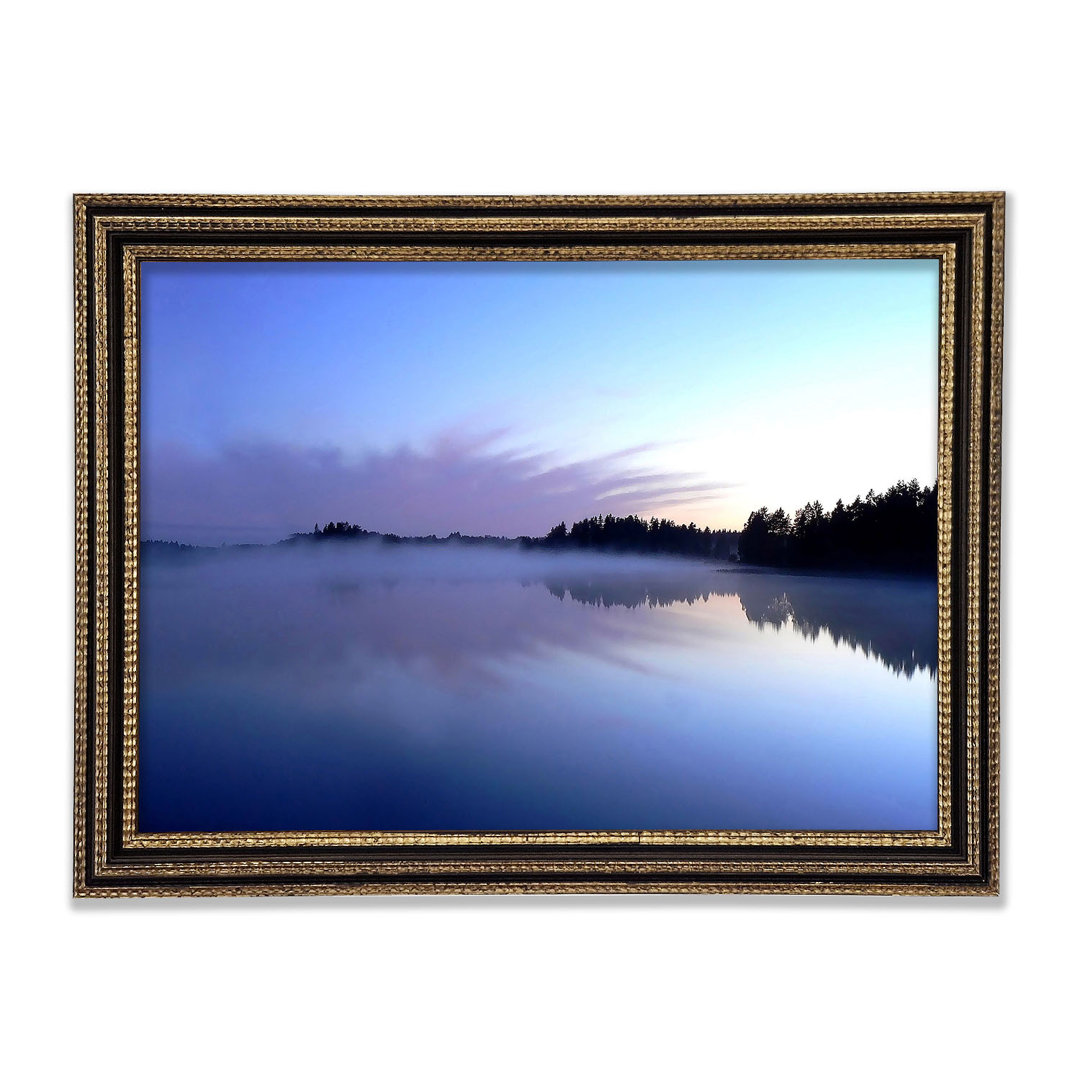 Tranquil Blue Morning Lake Gerahmter Druck