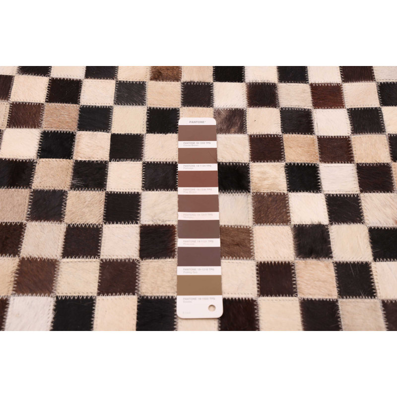 Tapis en cuir de vache brun patchwork crème 8 pi 1 po x 10 pi 0 po