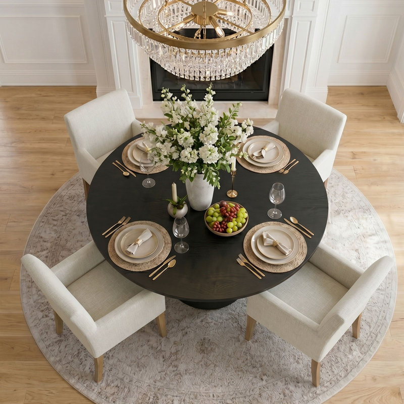Ensemble de table de salle à manger 4 personnes Woodcroft avec table ronde unie et 4 fauteuils rembourrés en tissu, Beige