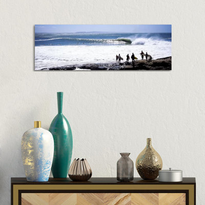 Silhouette de surfeurs debout sur la plage, Australie, # 2 - Giclée sur toile tendue avec châssis