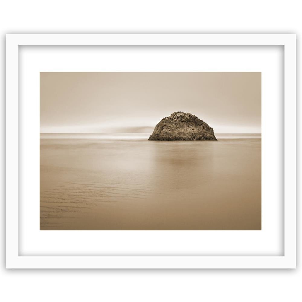 Gerahmtes Poster Ein Felsen im Meer bei Dämmerung 1