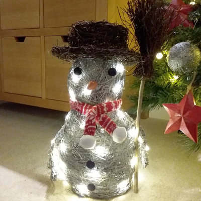 Christmas Figurines & Collectibles