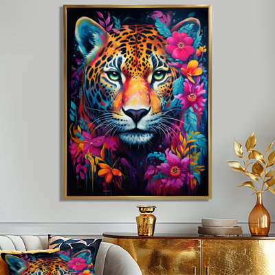 Portrait de tigre avec fleur fuchsia en fleur