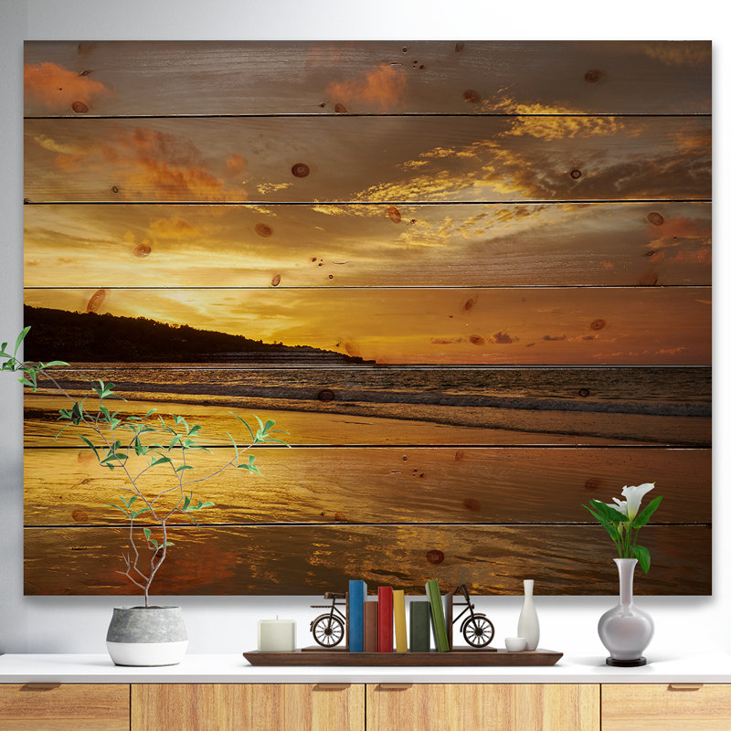 «Amazing Beach with Beautiful Breaking Waves», photographie, H 36 po x l 46 po x P 1,5 po, Bois