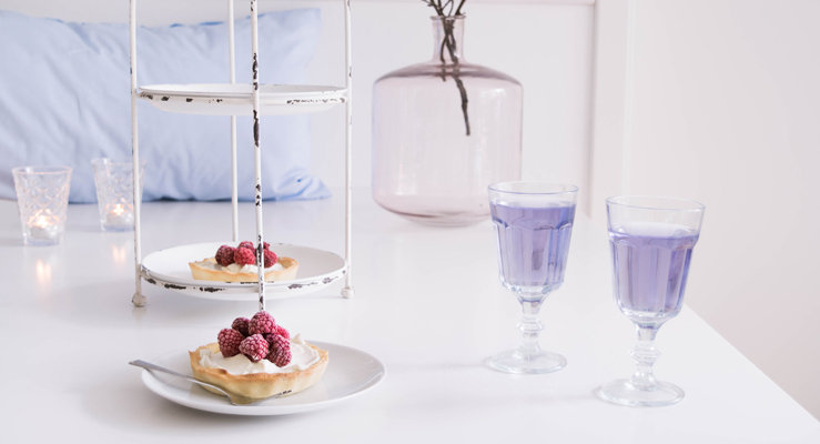 Das leckere Rezept passt du den Küchenprodukten in Rose Quartz und Serenity